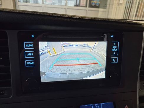 Used 2017 Toyota Sienna XLE Premium FWD image 20
