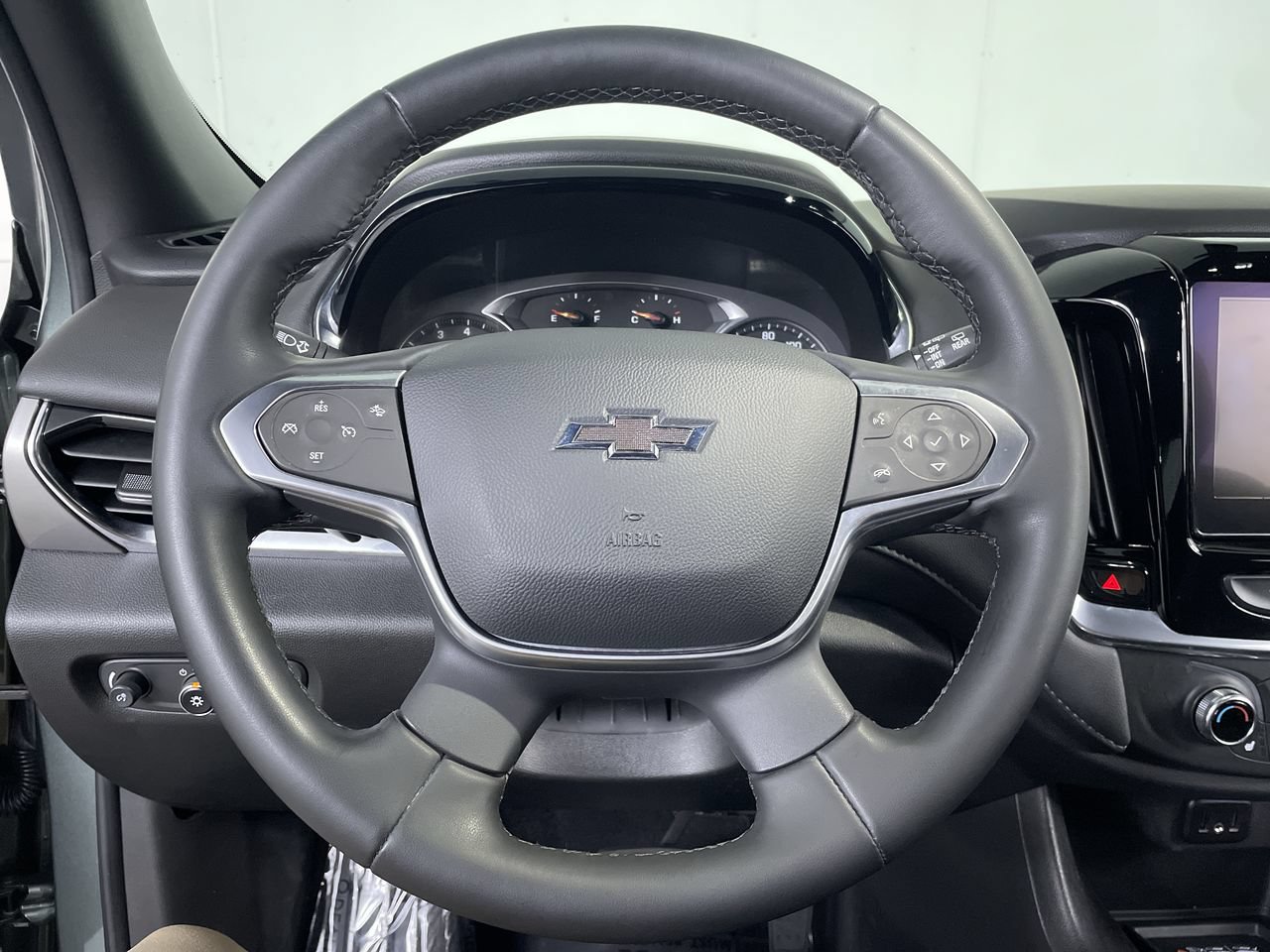 Used 2023 Chevrolet Traverse LT w/ Midnight/Sport Edition AWD/4WD image 15