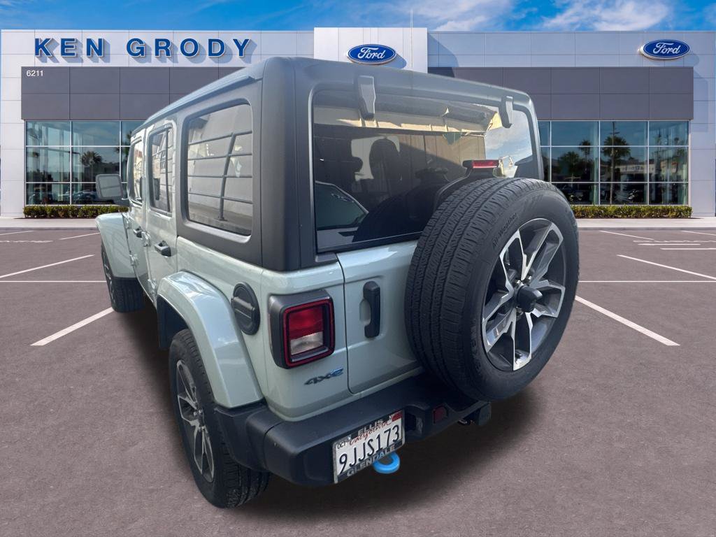 Used 2024 Jeep Wrangler Unlimited w/ Technology Group AWD/4WD image 5