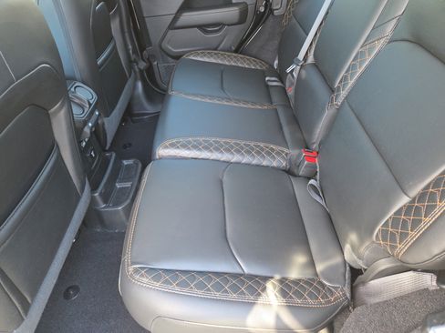 Used 2021 Jeep Wrangler Unlimited Sahara AWD/4WD image 23