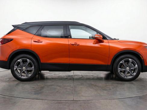 Used 2025 Chevrolet Blazer LT FWD image 11