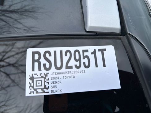 Used 2024 Toyota Venza XLE image 52