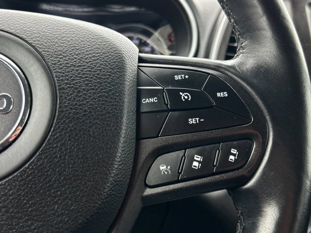 Used 2019 Jeep Cherokee Trailhawk AWD/4WD image 40