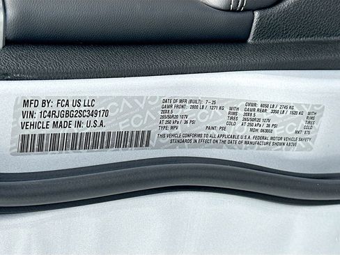 New 2025 Jeep Grand Cherokee Limited w/ Luxury Tech Group II image 36