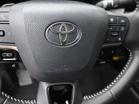 Used 2025 Toyota Camry SE FWD image 19