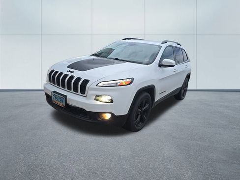 Used 2017 Jeep Cherokee Limited image 2