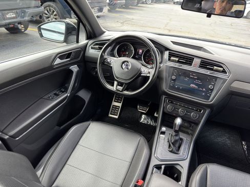 Used 2020 Volkswagen Tiguan SE R-Line FWD image 31
