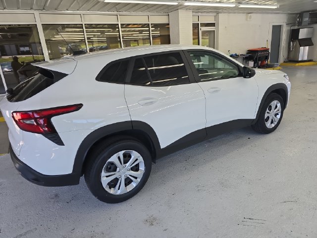 Used 2025 Chevrolet Trax LS FWD image 6