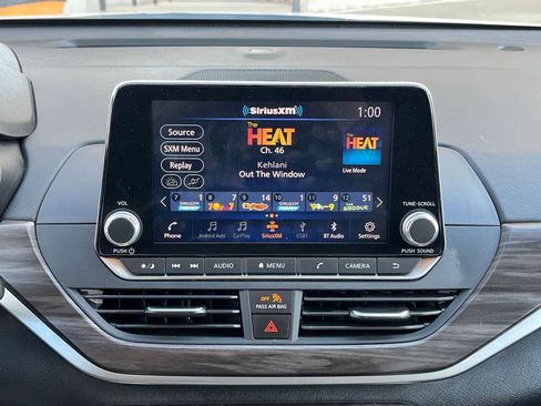 Used 2025 Nissan Altima 2.5 SV image 17