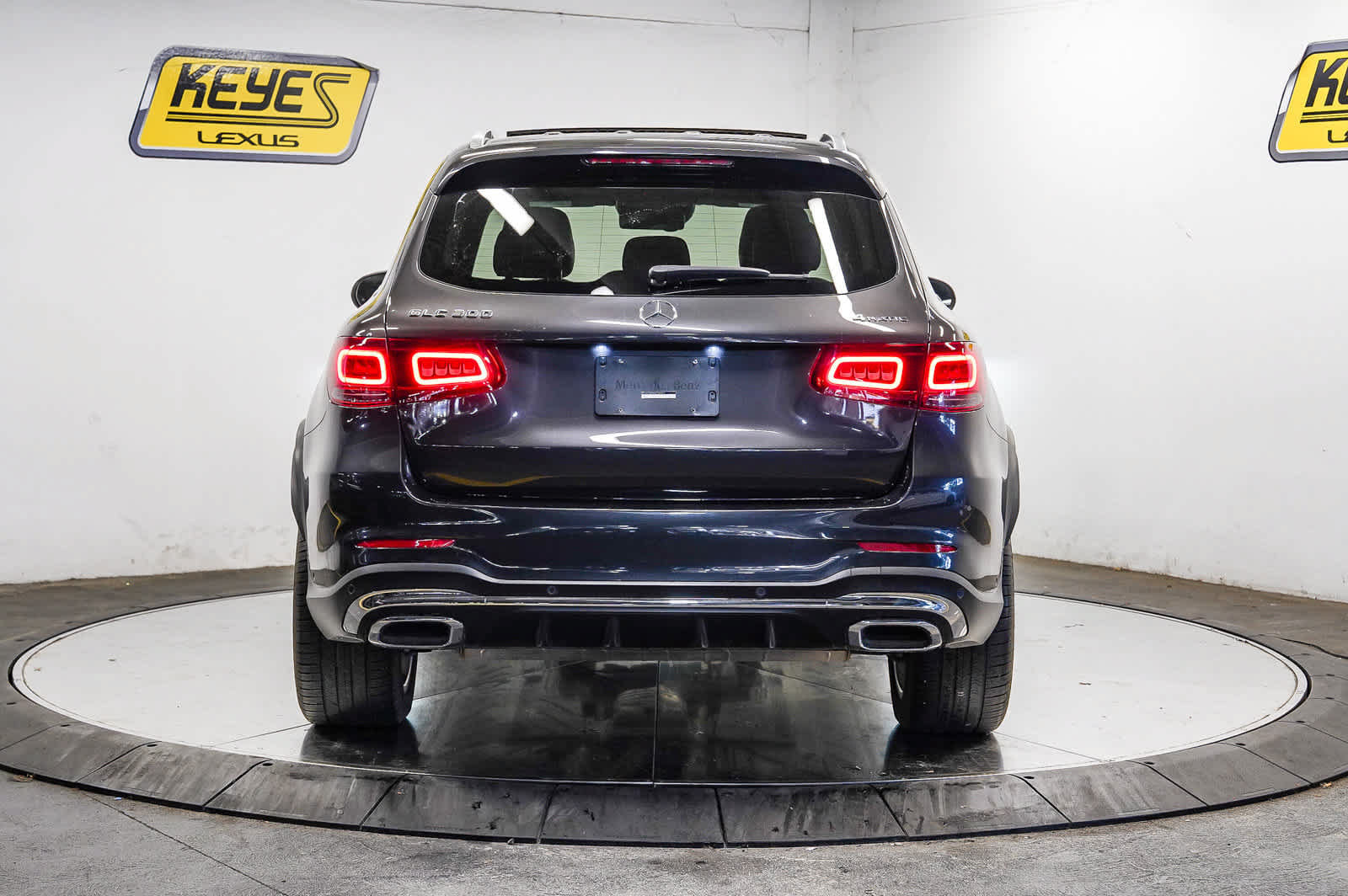 Used 2022 Mercedes-Benz GLC 300 4MATIC image 3
