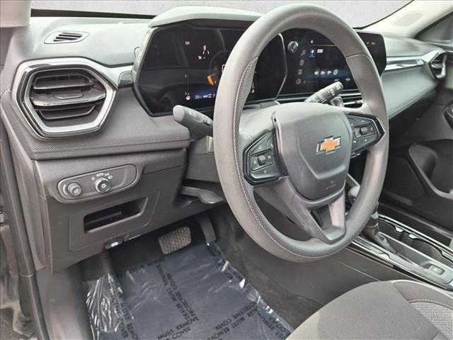 Used 2025 Chevrolet TrailBlazer LT AWD/4WD image 10