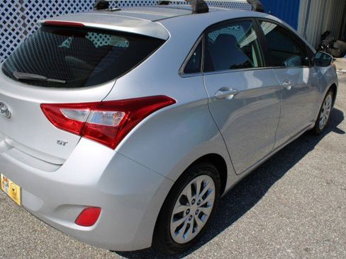 Used 2016 Hyundai Elantra GT FWD image 4