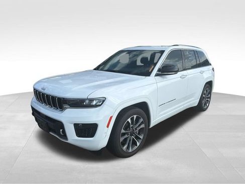 Used 2023 Jeep Grand Cherokee Overland AWD/4WD image 4