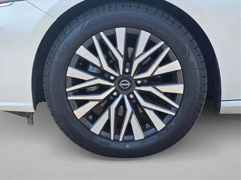 Used 2023 Nissan Altima 2.5 SV image 23