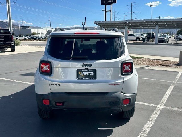 Used 2016 Jeep Renegade Trailhawk w/ Premium Trailhawk Package AWD/4WD image 5
