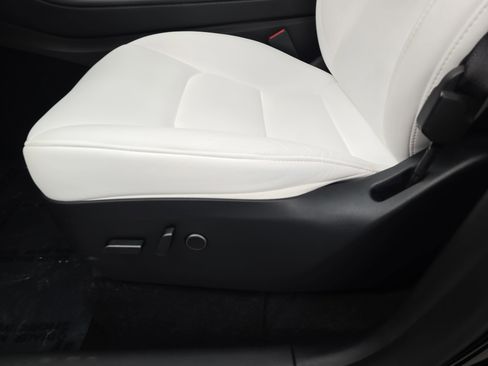 Used 2023 Tesla Model Y Long Range image 26