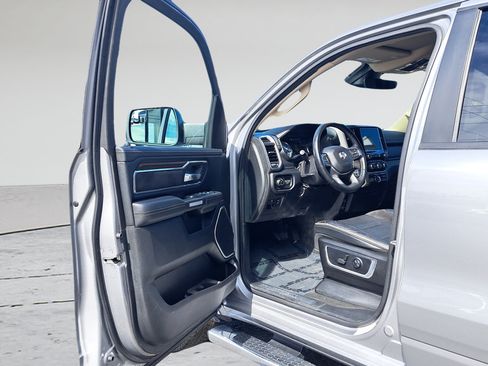 Used 2021 RAM 1500 Laramie AWD/4WD image 9