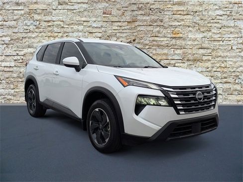 Used 2025 Nissan Rogue SV image 1