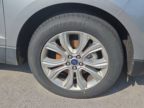 Used 2020 Ford Edge Titanium FWD image 2