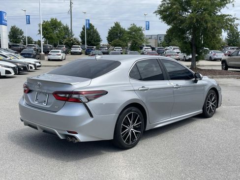 Used 2021 Toyota Camry SE FWD image 6