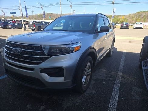 Used 2022 Ford Explorer XLT w/ Class IV Trailer Tow Package image 2