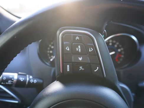 Used 2020 Jaguar F-PACE Premium image 25