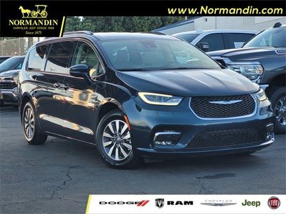 Certified 2021 Chrysler Pacifica Touring-L
