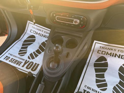 Used 2016 smart fortwo passion image 18