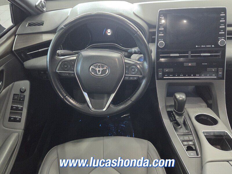 Used 2019 Toyota Avalon XLE w/ Moonroof Package FWD image 9