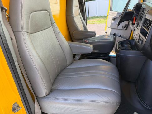 Used 2016 GMC Savana 3500 Extended RWD image 32