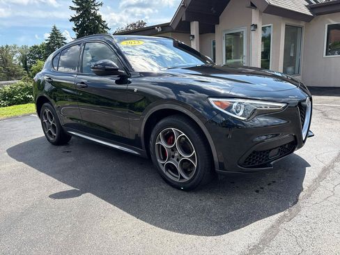 Used 2023 Alfa Romeo Stelvio Ti AWD/4WD image 3