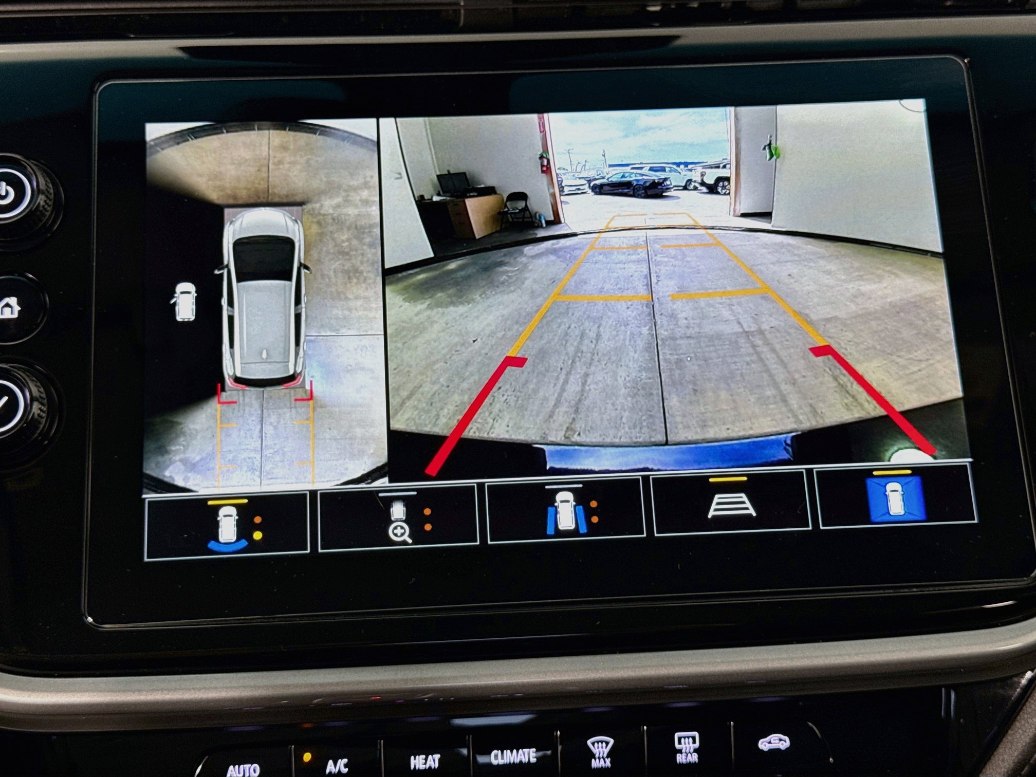 Used 2023 Chevrolet Bolt LT FWD image 16