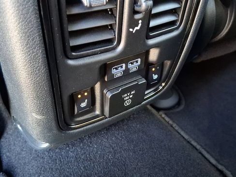Used 2019 Dodge Durango R/T w/ Technology Group AWD/4WD image 15