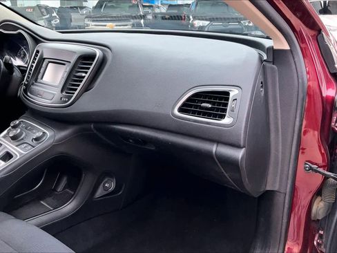 Used 2016 Chrysler 200 Limited image 15
