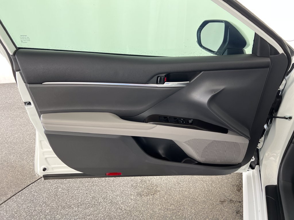 Used 2024 Toyota Camry LE AWD/4WD image 13