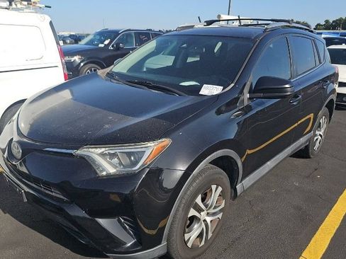 Used 2017 Toyota RAV4 LE FWD image 2