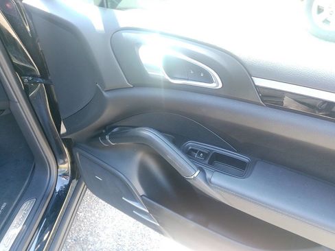 Used 2014 Porsche Cayenne Platinum Edition AWD/4WD image 33