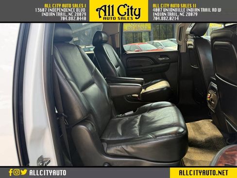 Used 2009 GMC Yukon XL Denali RWD image 29