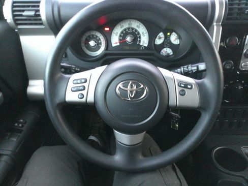 Used 2014 Toyota FJ Cruiser 4WD image 18