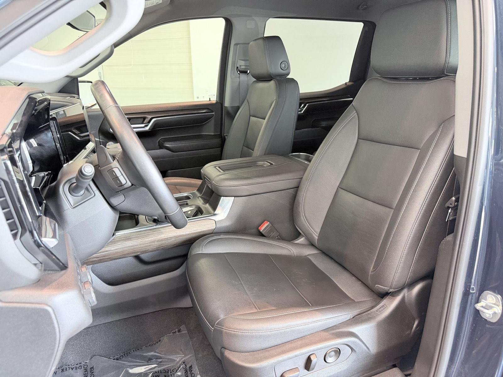 Used 2022 Chevrolet Silverado 1500 LT Trail Boss w/ LT Trail Boss Premium Package AWD/4WD image 37