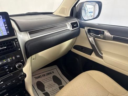 Used 2022 Lexus GX 460 Luxury w/ Sport Design Package AWD/4WD image 24