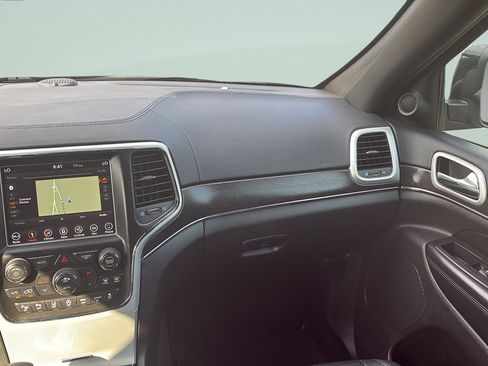 Used 2018 Jeep Grand Cherokee Limited AWD/4WD image 15