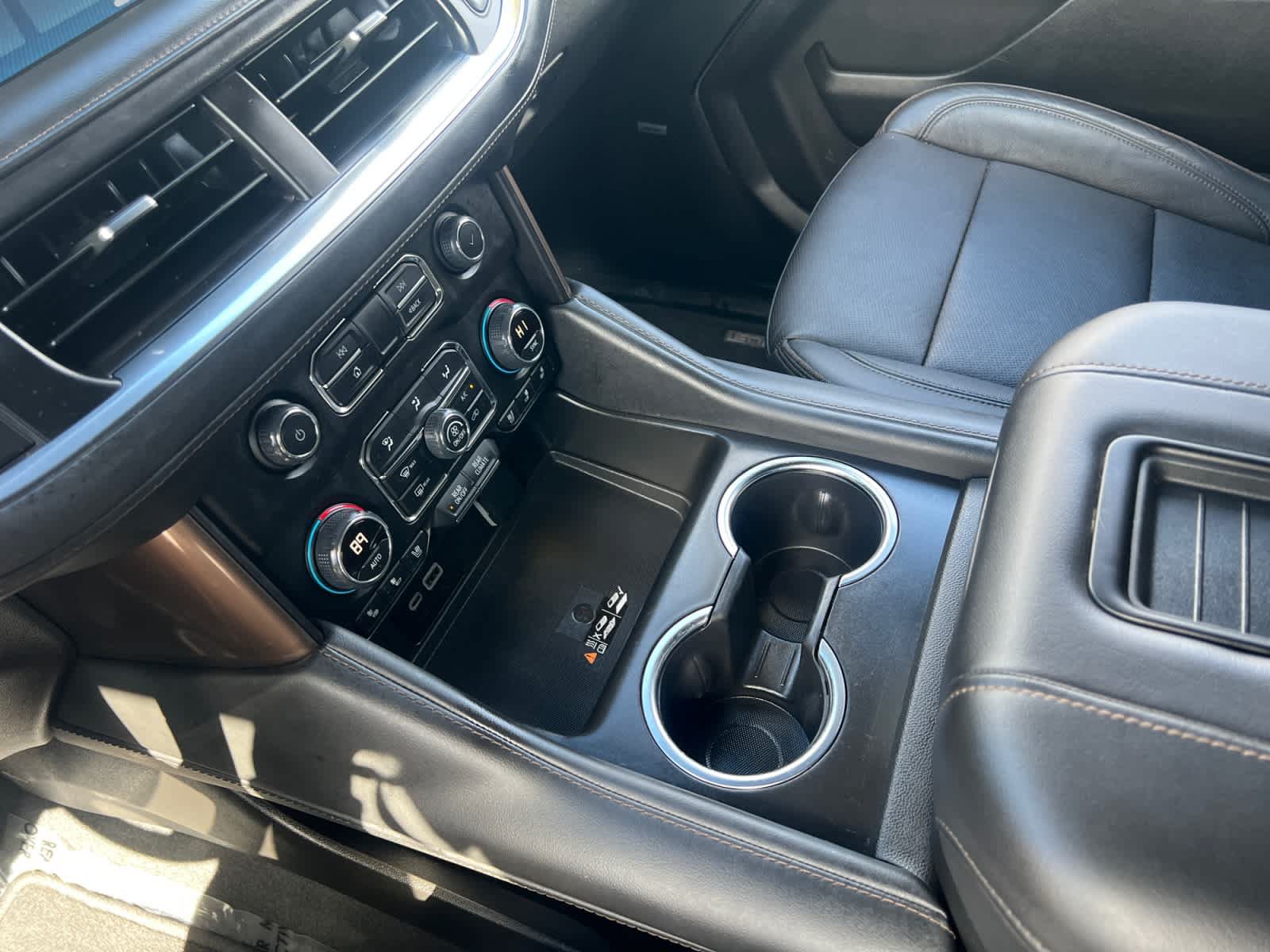 Used 2024 Chevrolet Tahoe High Country AWD/4WD image 16