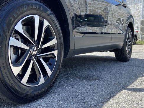 Used 2024 Volkswagen Tiguan S image 11