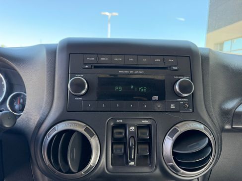 Used 2018 Jeep Wrangler Unlimited Sport S AWD/4WD image 29