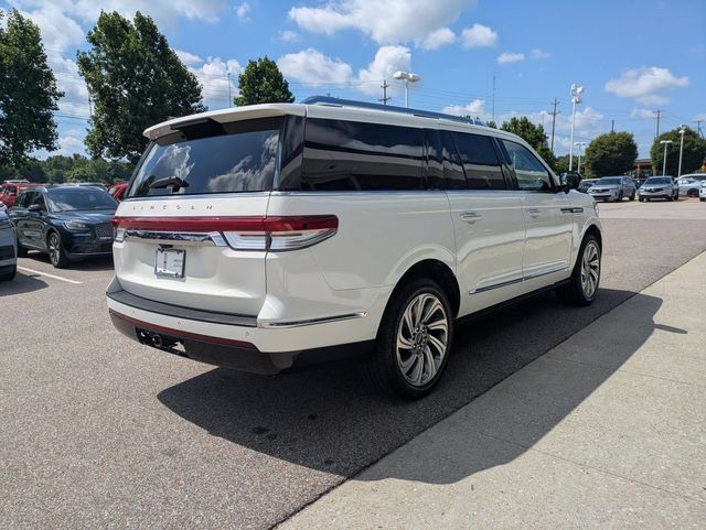 Certified 2023 Lincoln Navigator L Reserve AWD/4WD image 8