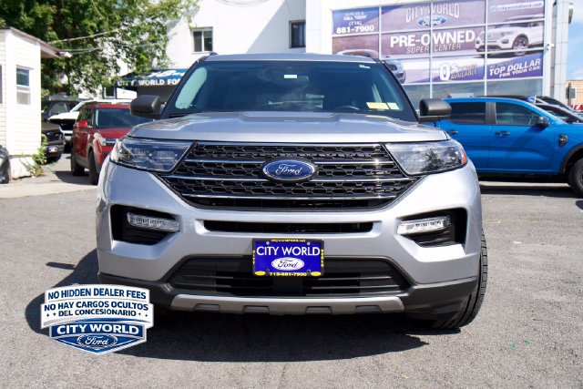 Used 2022 Ford Explorer XLT w/ Equipment Group 202A AWD/4WD image 2