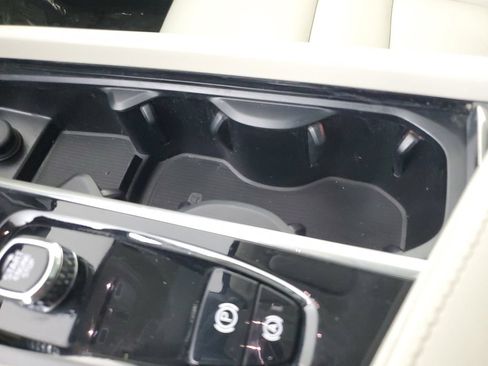 Certified 2024 Volvo XC60 B5 Plus w/ Protection Package AWD/4WD image 34