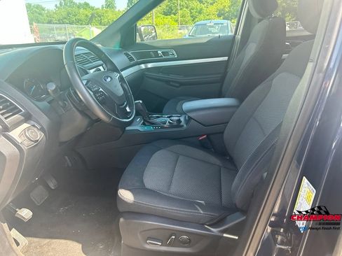 Used 2016 Ford Explorer XLT w/ Equipment Group 201A AWD/4WD image 13