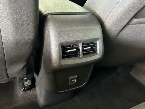 Used 2022 Chevrolet Equinox LS image 33